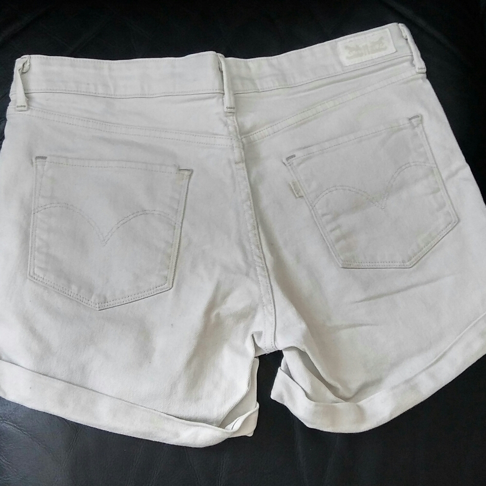 Levi’s White Label Rolled Hem Cream Shorts Size 30 - Picture 10 of 12